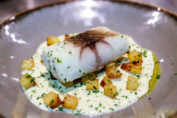 Alaska-Seelachs mit Kartoffeln und Sauce