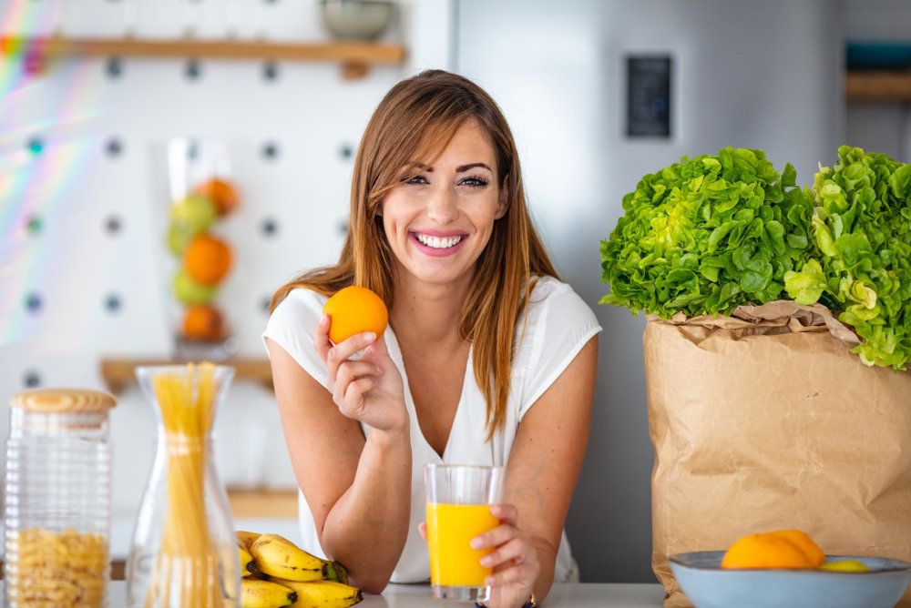 Frau mit Orange