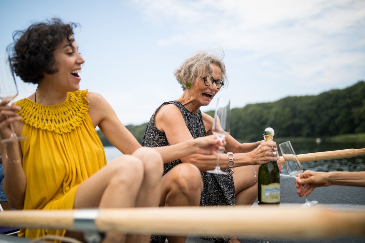 Frauen auf einem Boot