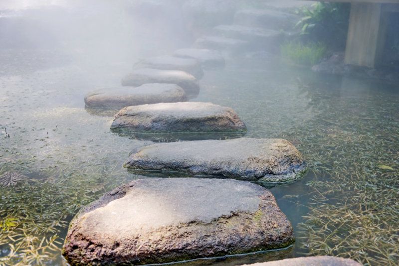 Steine im Wasser