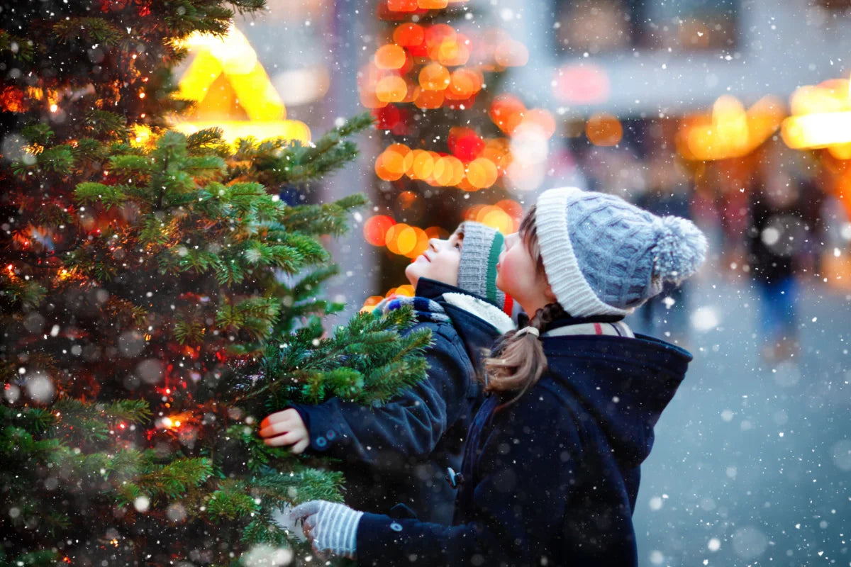 Kider und Christbaum